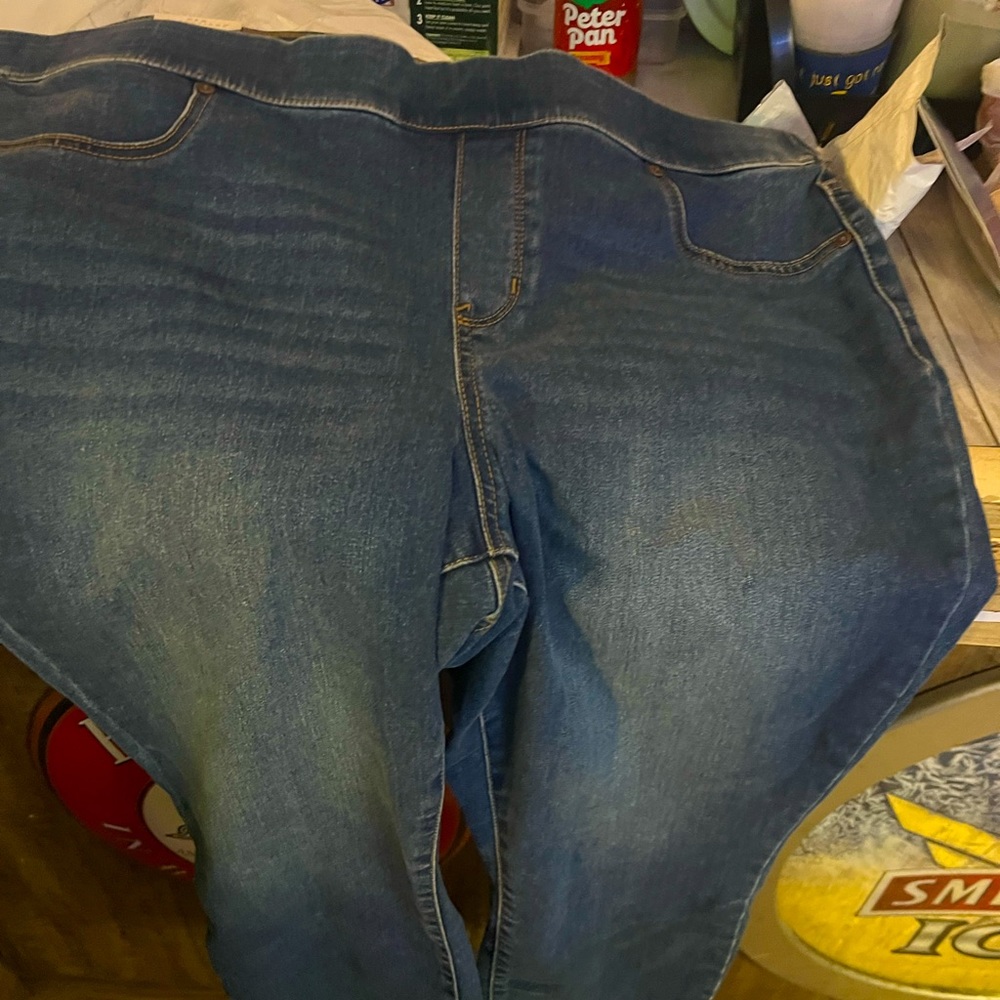 Capris NWT